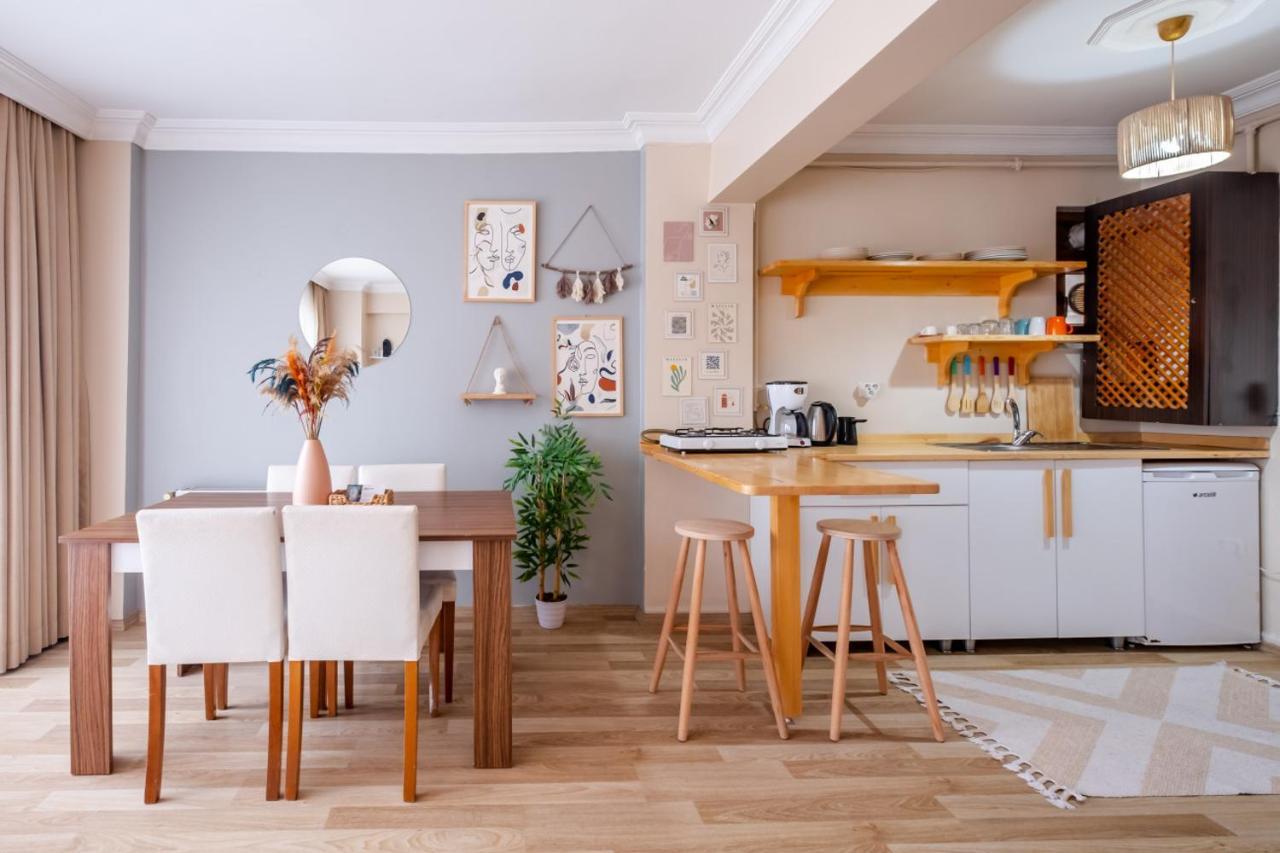 Apartament Colorful Modern Flat With View 5-min Walk To Istiklal Avenue In Beyoglu Istanbul