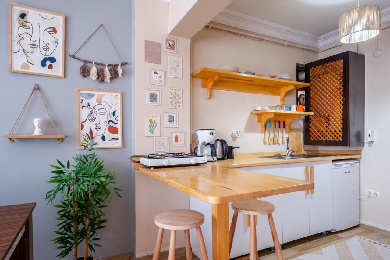 Colorful Modern Flat With View 5-min Walk To Istiklal Avenue In Beyoglu Apartament