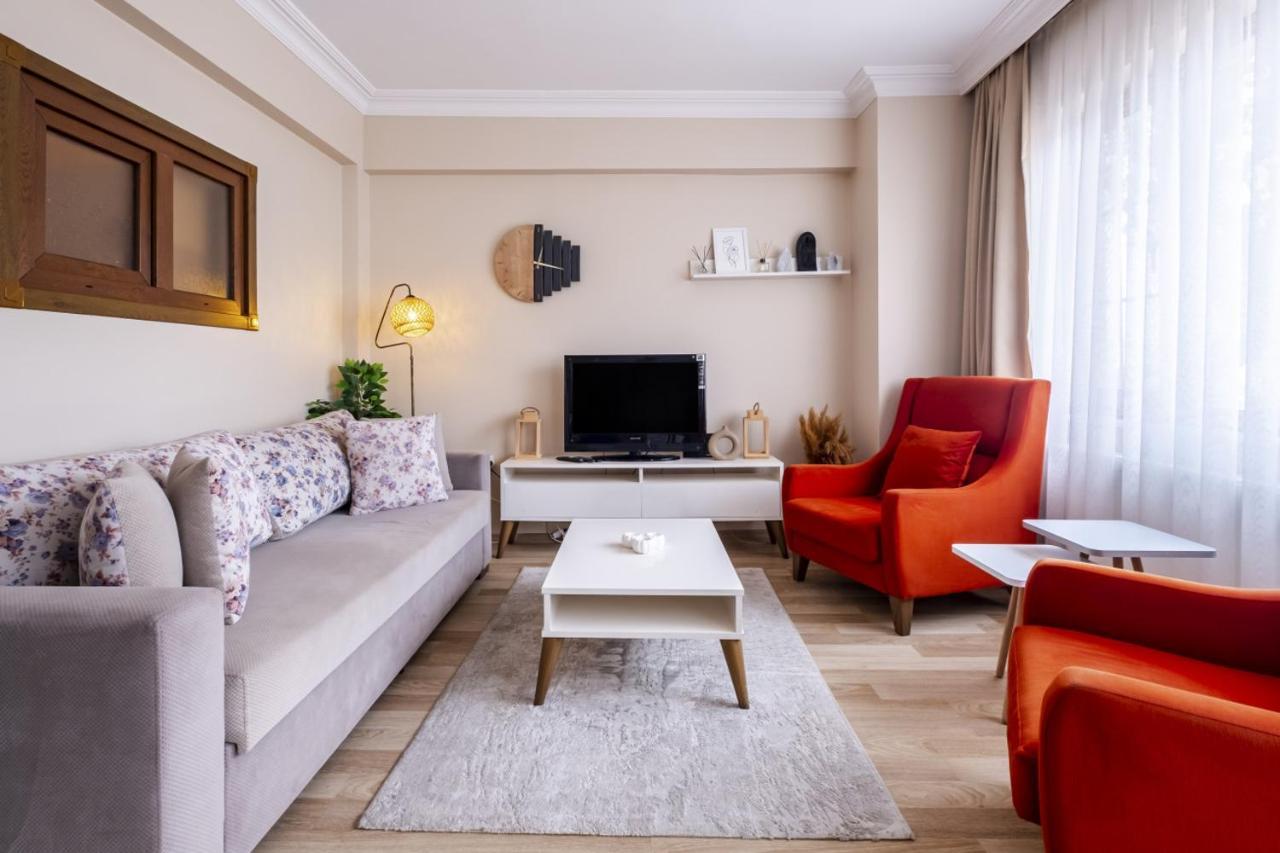 Colorful Modern Flat With View 5-min Walk To Istiklal Avenue In Beyoglu Apartament