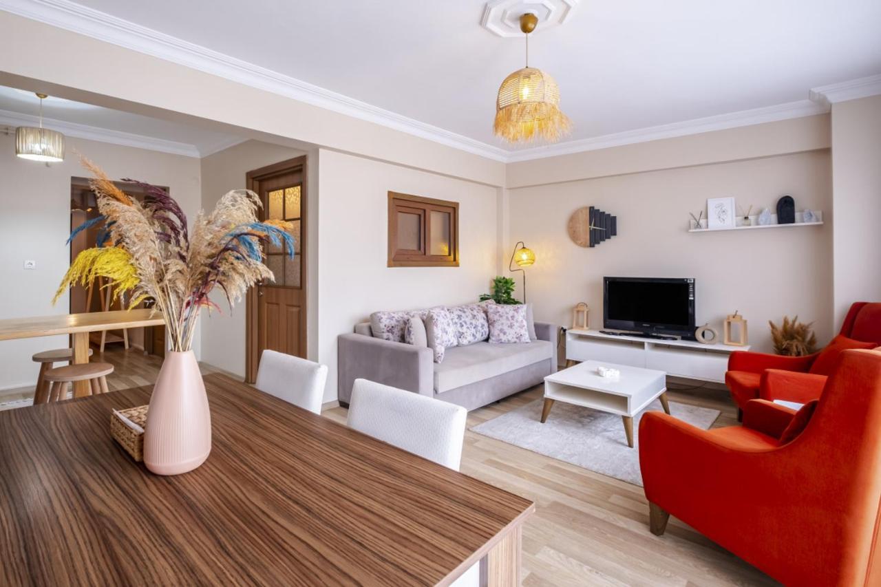 Apartament Colorful Modern Flat With View 5-min Walk To Istiklal Avenue In Beyoglu